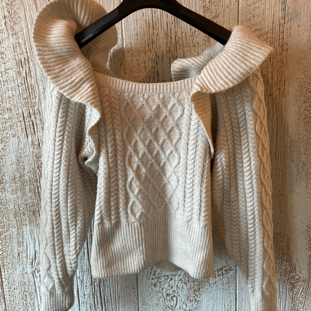 Unique H&M cableknit sweater with ruffles. Great for holiday!